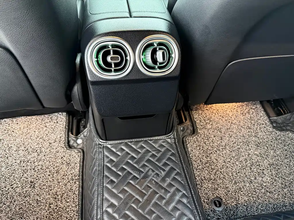 Mercedes-Benz C-Class — миниатюра 14