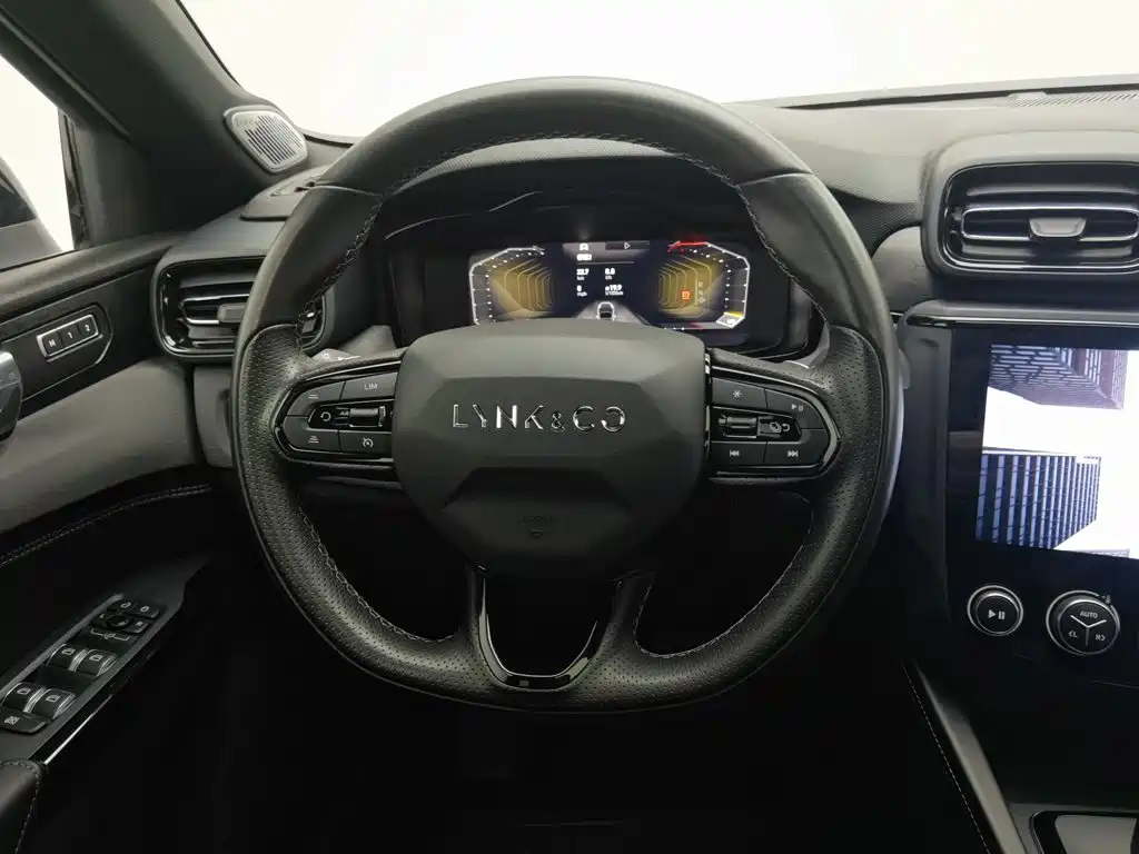 Lynk & Co 03 — миниатюра 11