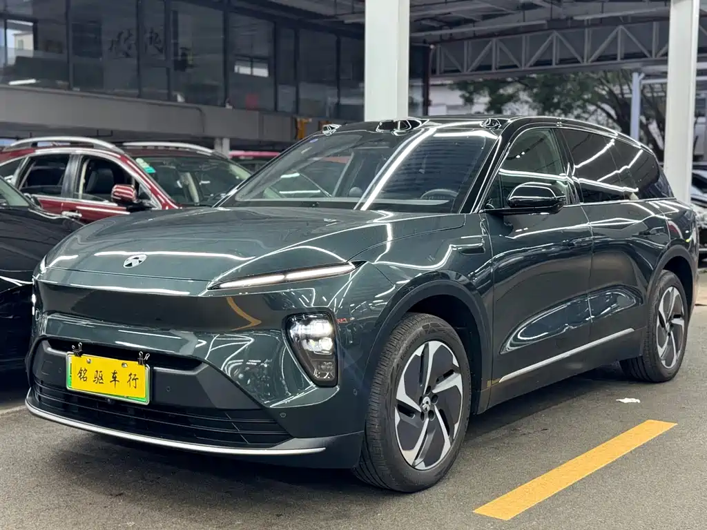 NIO ES8