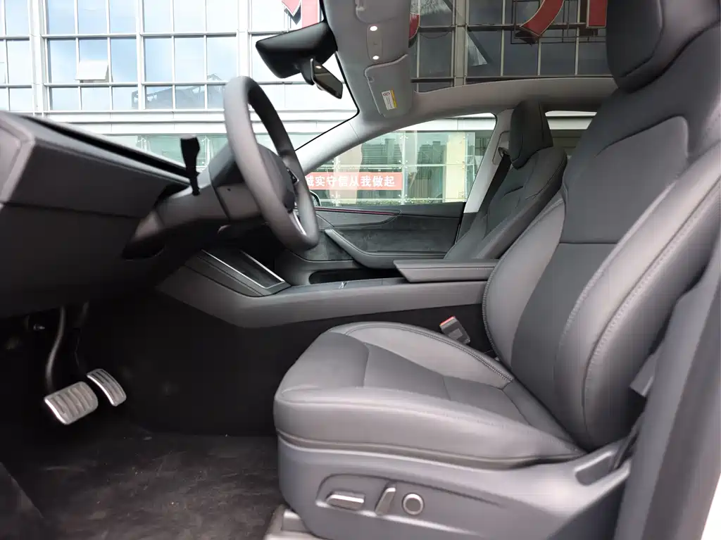 Tesla Model Y — миниатюра 14