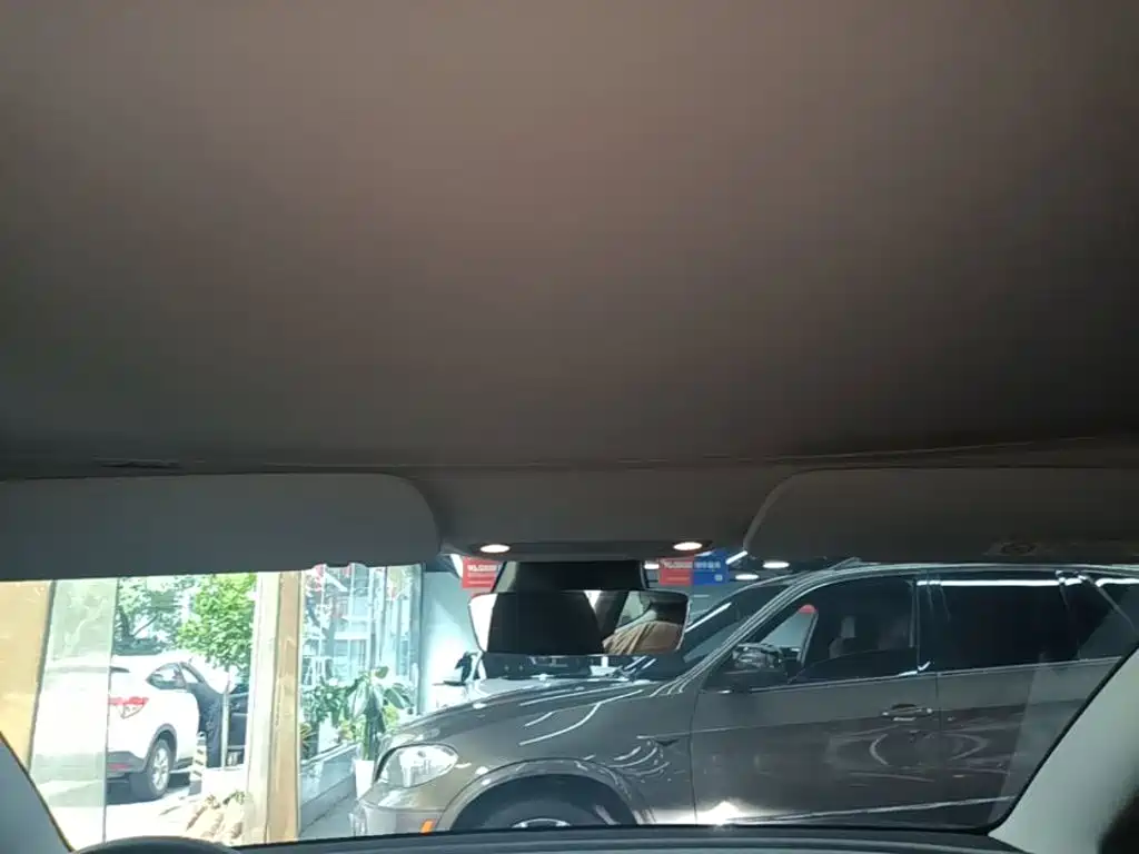 Tesla Model 3 — миниатюра 18