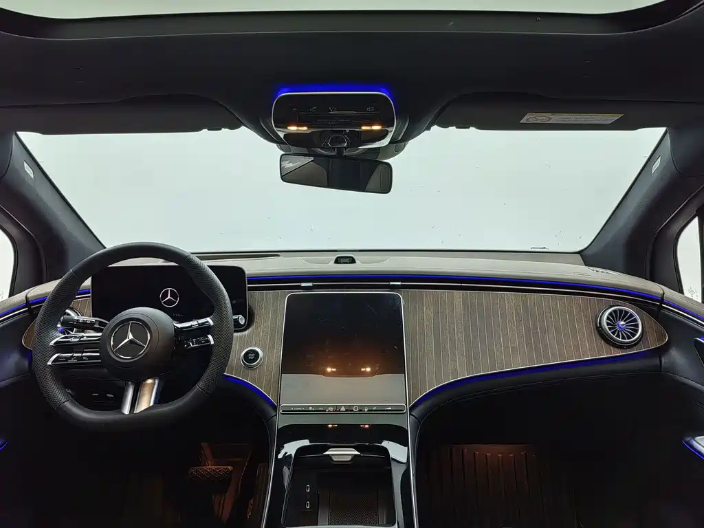 Mercedes-Benz EQE SUV — миниатюра 5