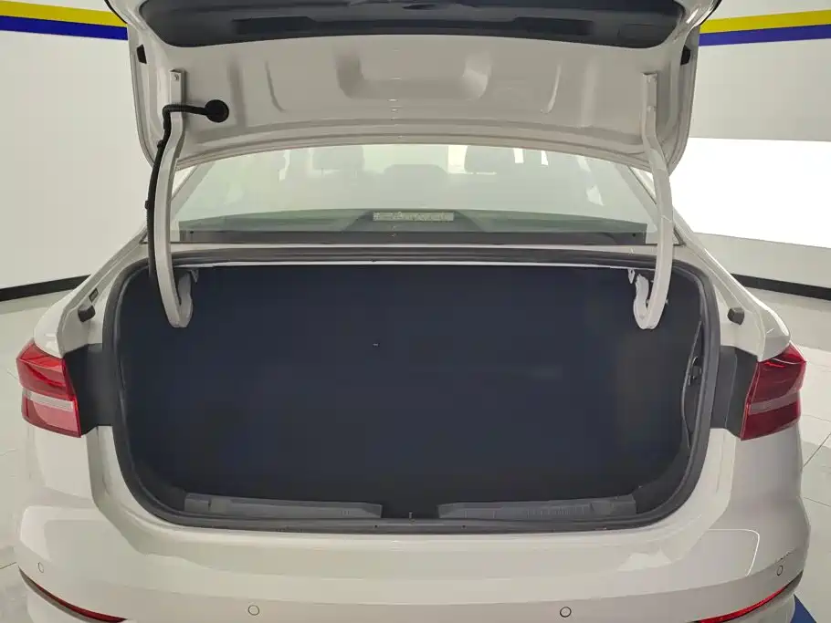 Volkswagen Lavida — миниатюра 4