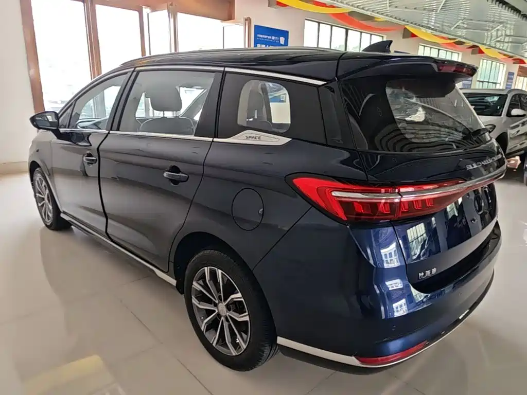 BYD MAX — миниатюра 5
