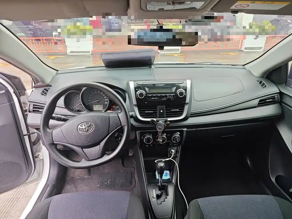 Toyota Yaris L — миниатюра 13
