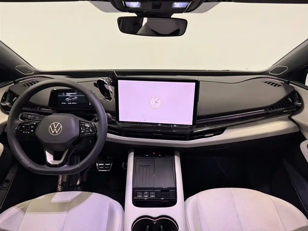 VOLKSWAGEN WITH THE CROWD 06