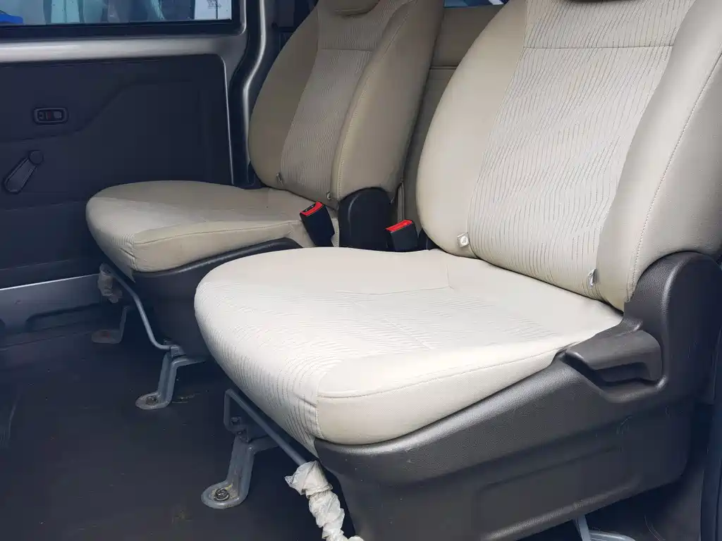 Wuling Rongguang V — миниатюра 4