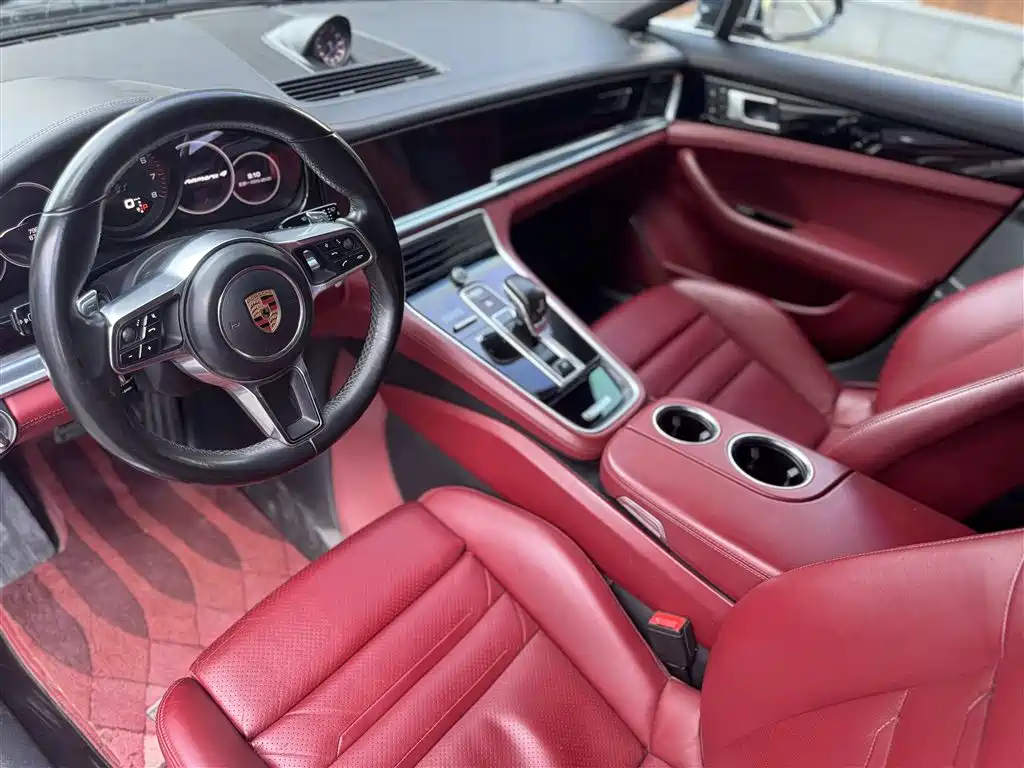 PORSCHE PANAMERA