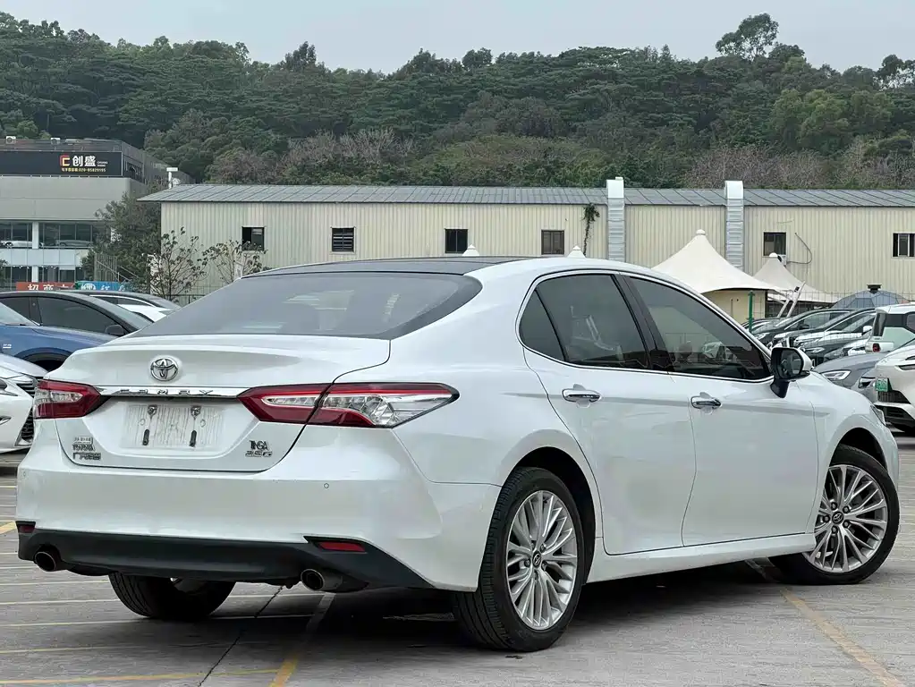 TOYOTA CAMRY