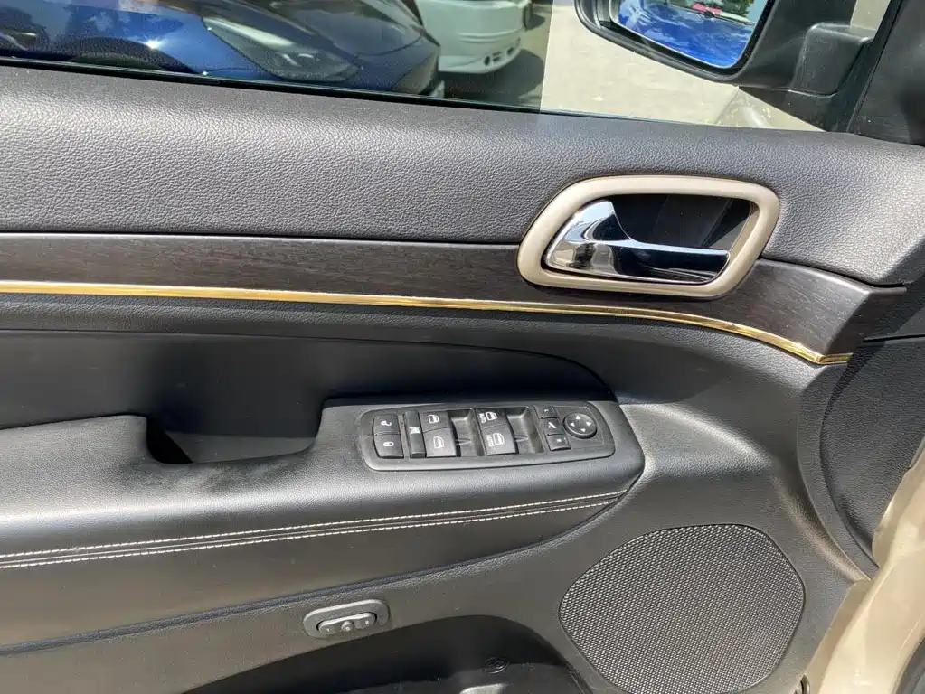 Jeep Grand Cherokee (Import) — миниатюра 10