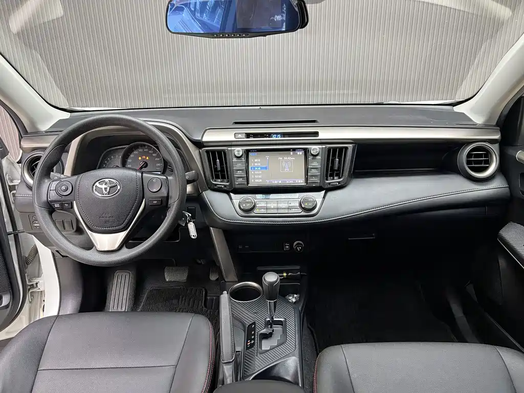 Toyota RAV4 — миниатюра 7