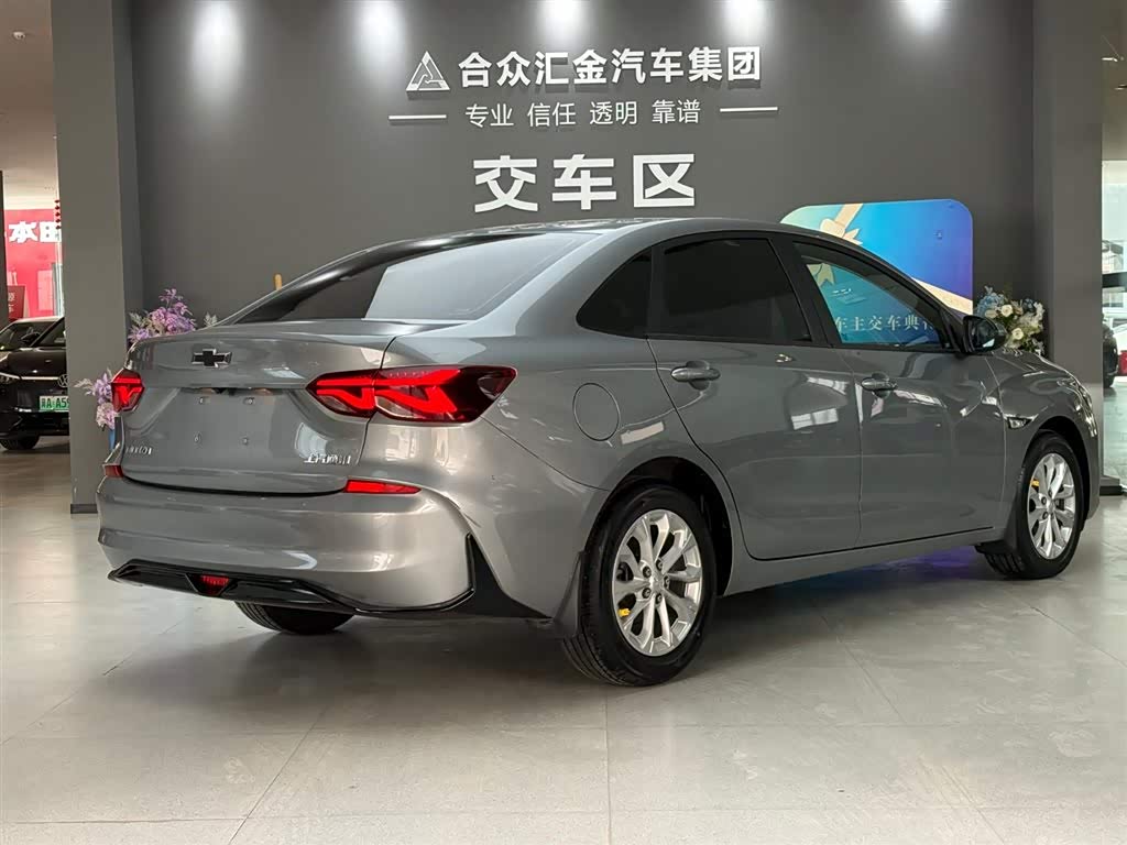 Chevrolet Monza 1.5 л 2024 г. Серебристо-серый, пробег 13000 км