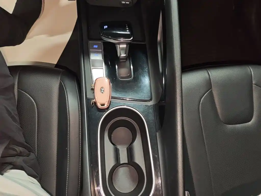 Hyundai Elantra — миниатюра 14