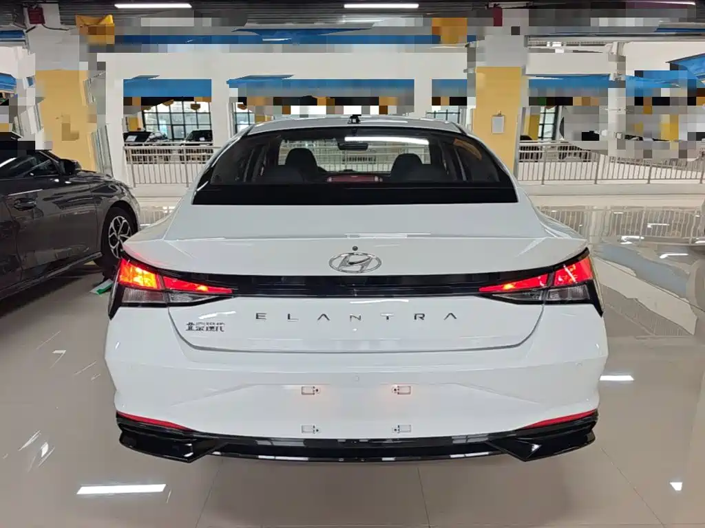 Hyundai Elantra — миниатюра 6