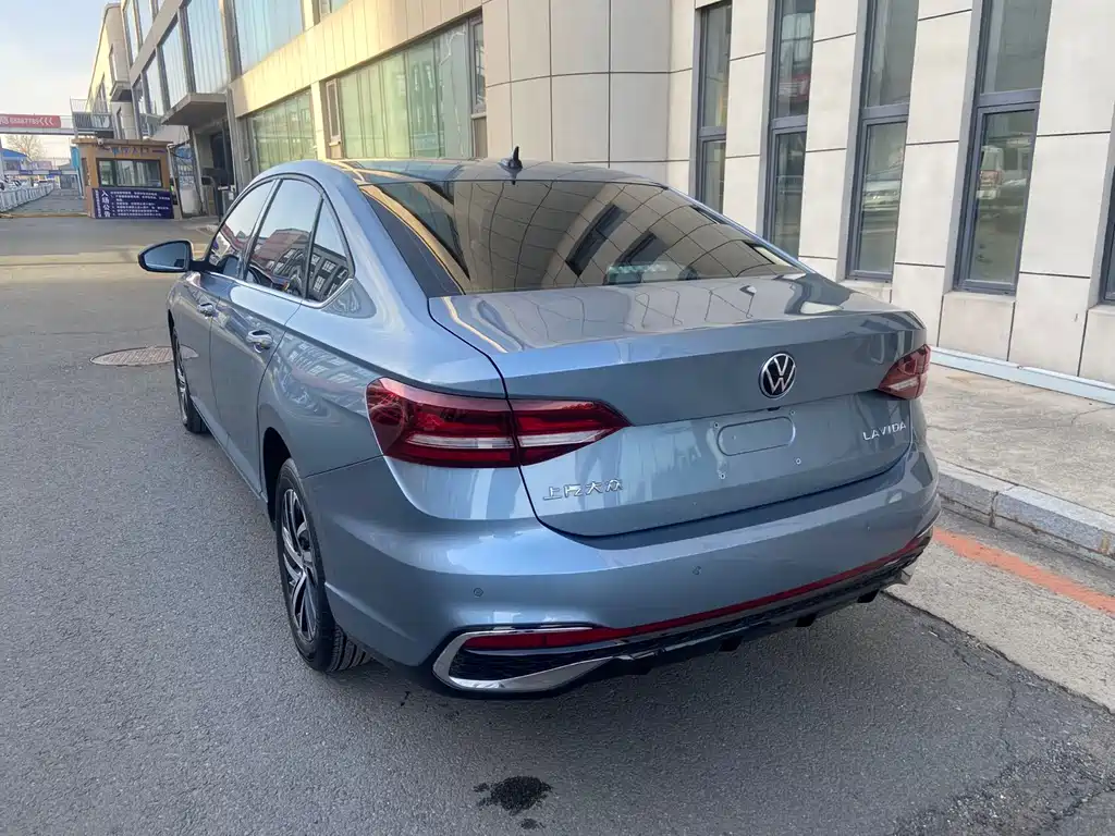 Volkswagen Lavida — миниатюра 4