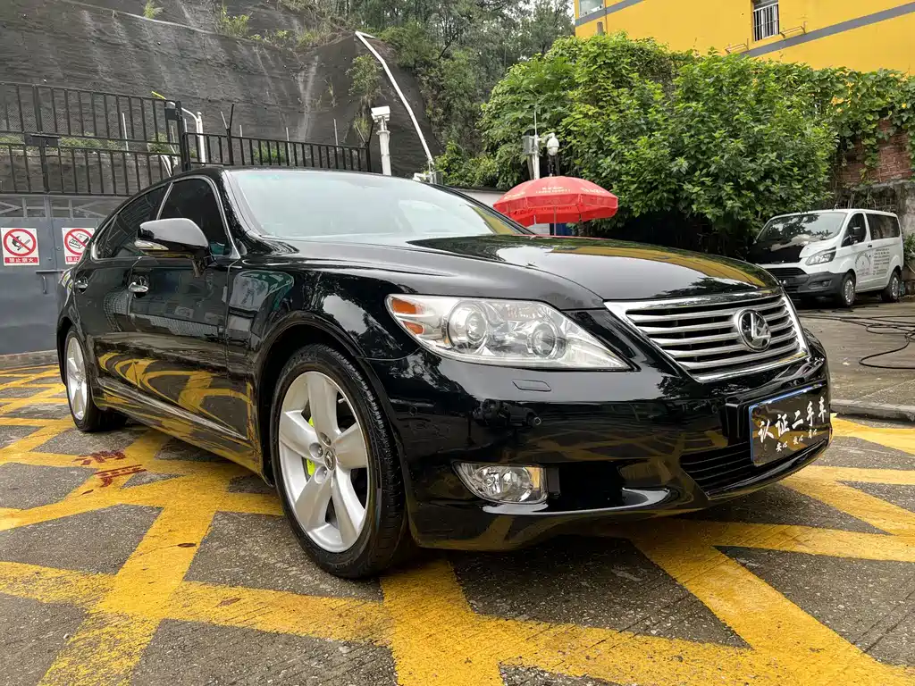 Lexus LS — миниатюра 3