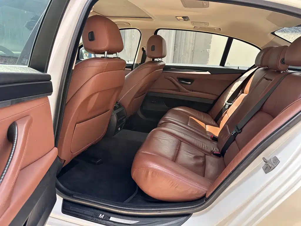 BMW 5 Series — миниатюра 9