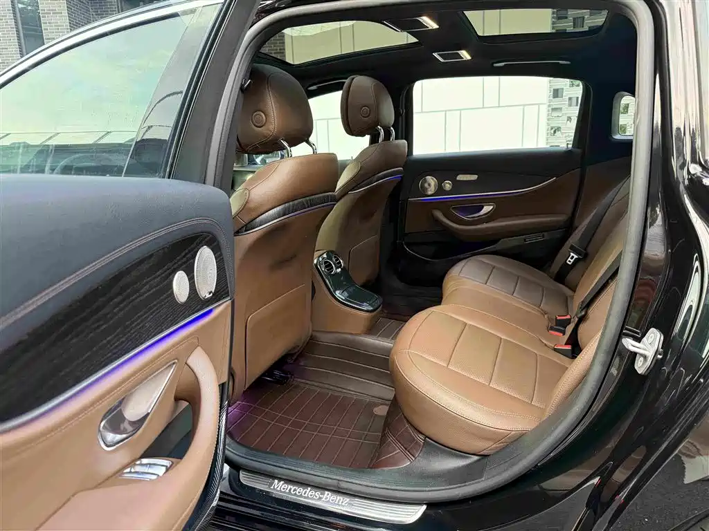 Mercedes-Benz E-Class — миниатюра 6