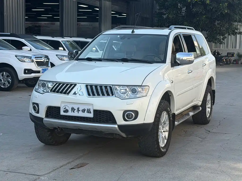 Mitsubishi Pajero Sport (Import)