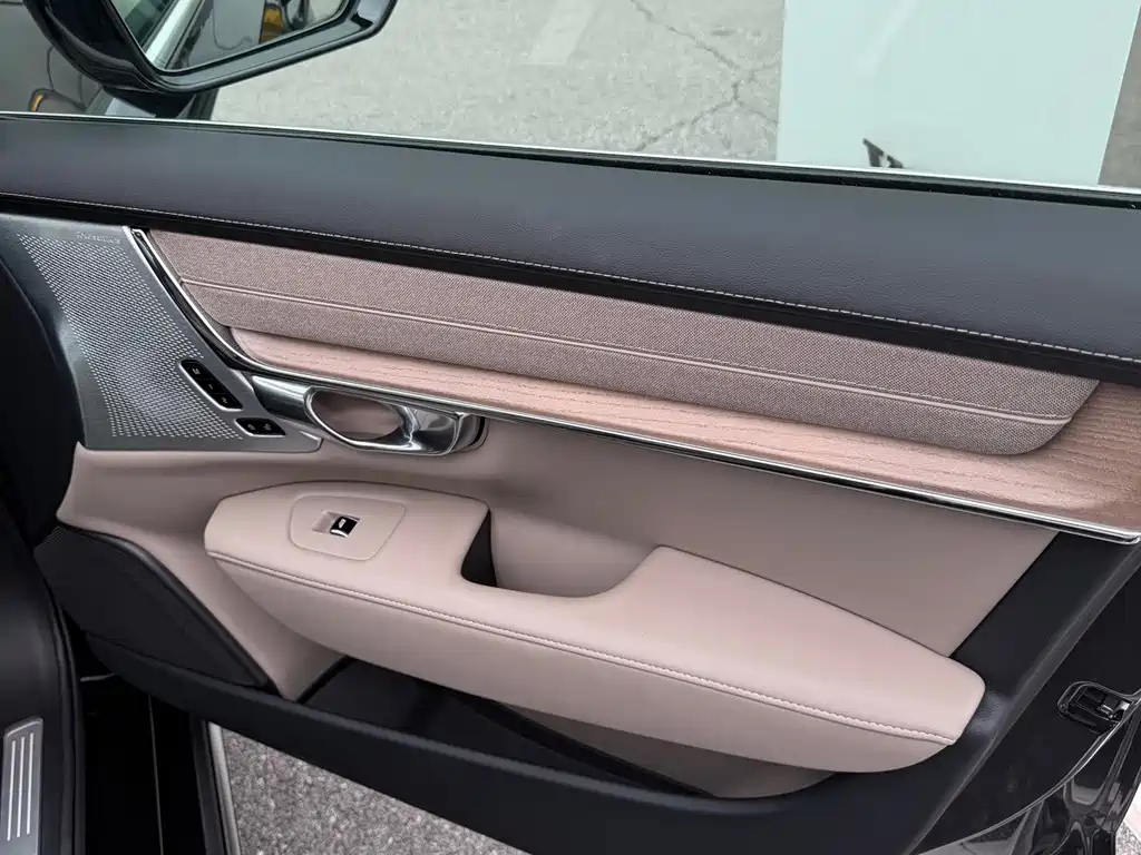 Volvo S90 PHEV — миниатюра 10