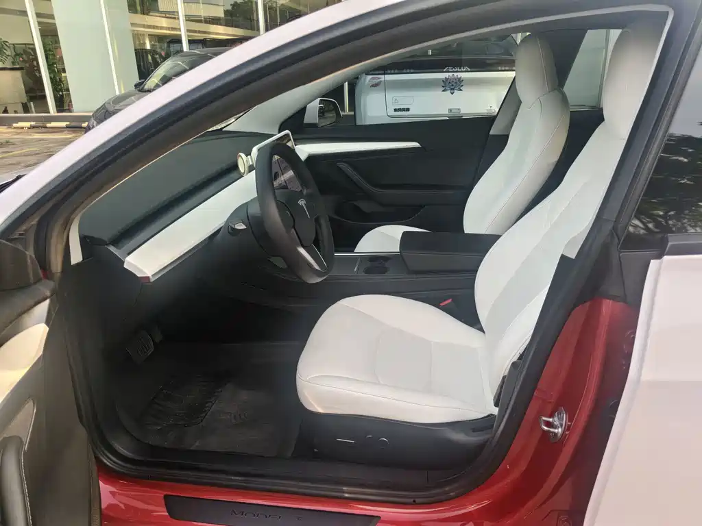 Tesla Model 3 — миниатюра 9