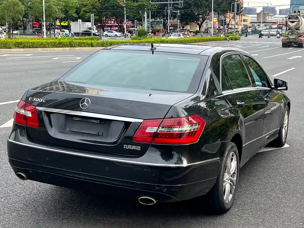 Mercedes-Benz E-Class — миниатюра 4