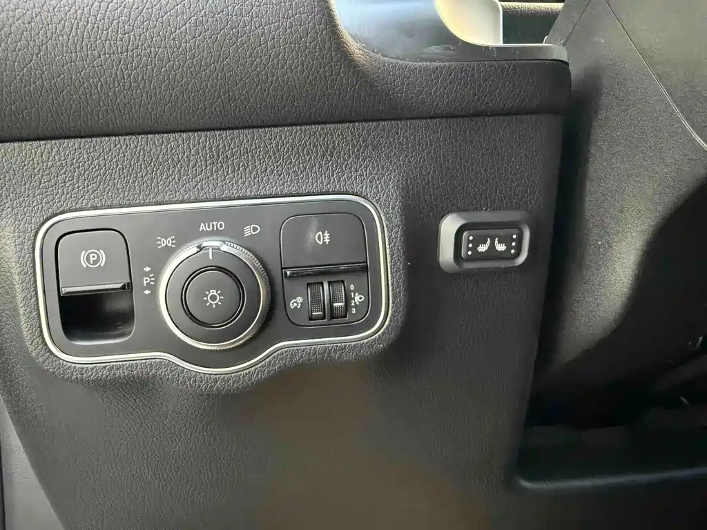 Mercedes-Benz GLB — миниатюра 11