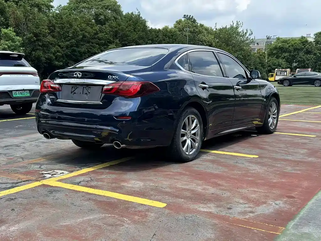 Infiniti Q70 — миниатюра 4