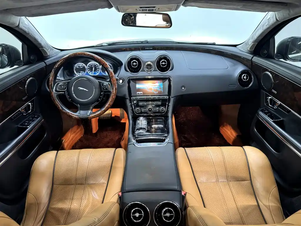 Jaguar XJ — миниатюра 12