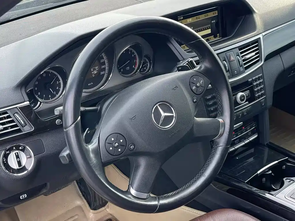 Mercedes-Benz E-Class — миниатюра 15
