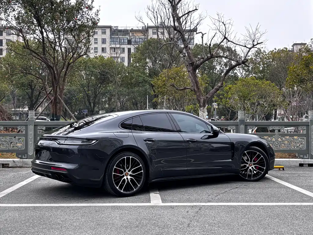 PORSCHE PANAMERA
