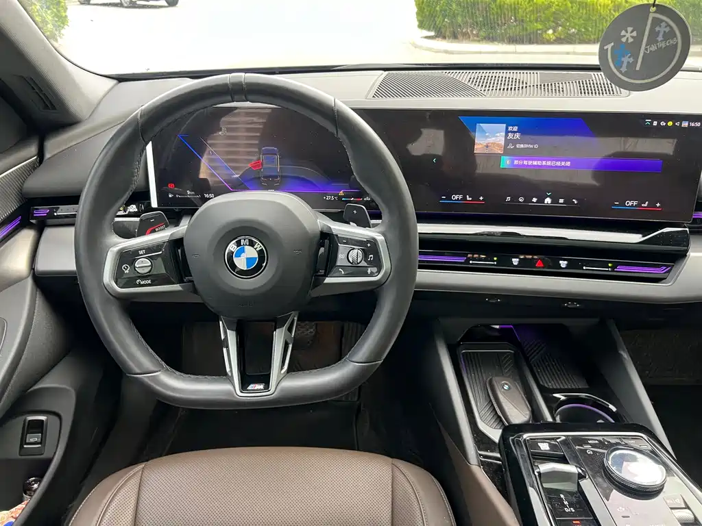 BMW 5 Series — миниатюра 8