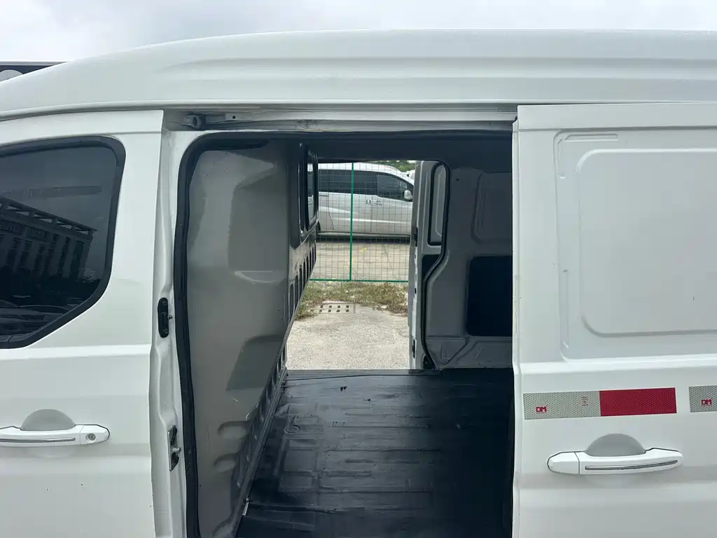 SRM XINYUAN GOLDEN SEA LION