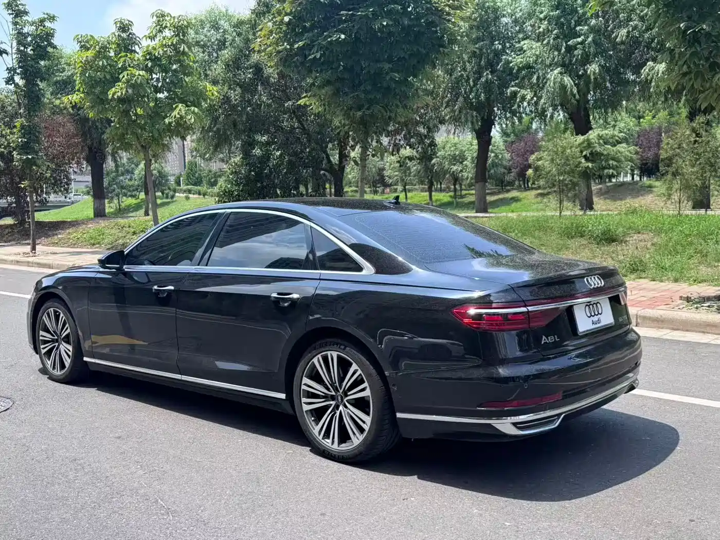 Audi A8 2021 Черный из Китая