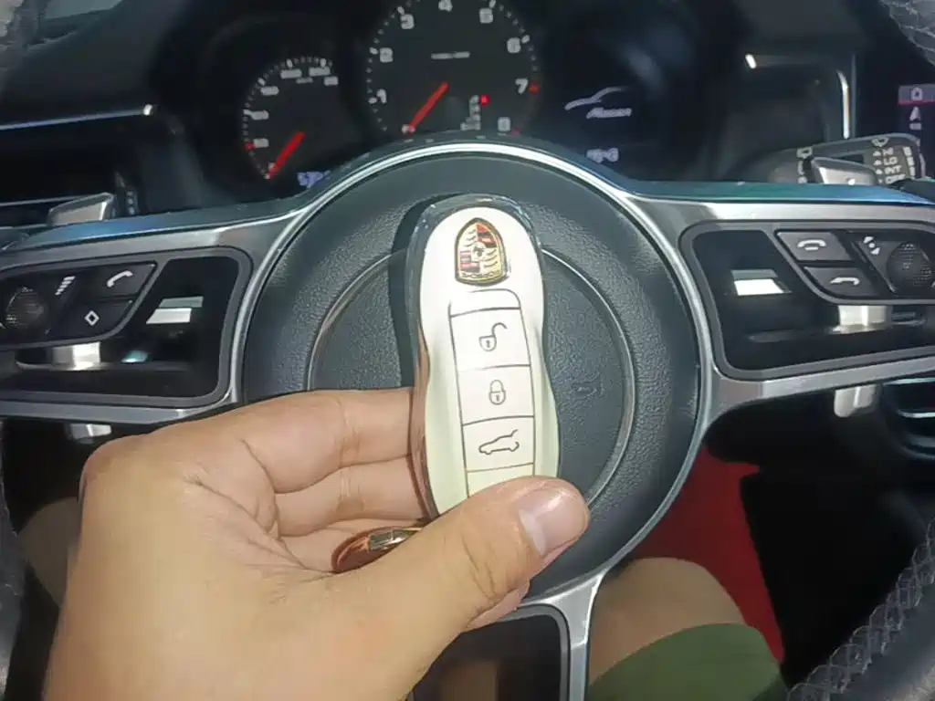 Porsche Macan — миниатюра 9