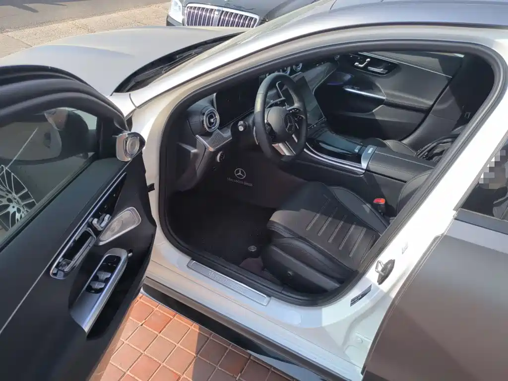 Mercedes-Benz C-Class — миниатюра 16