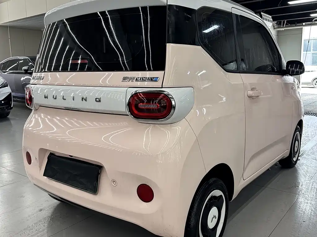 Wuling MINIEV — миниатюра 9