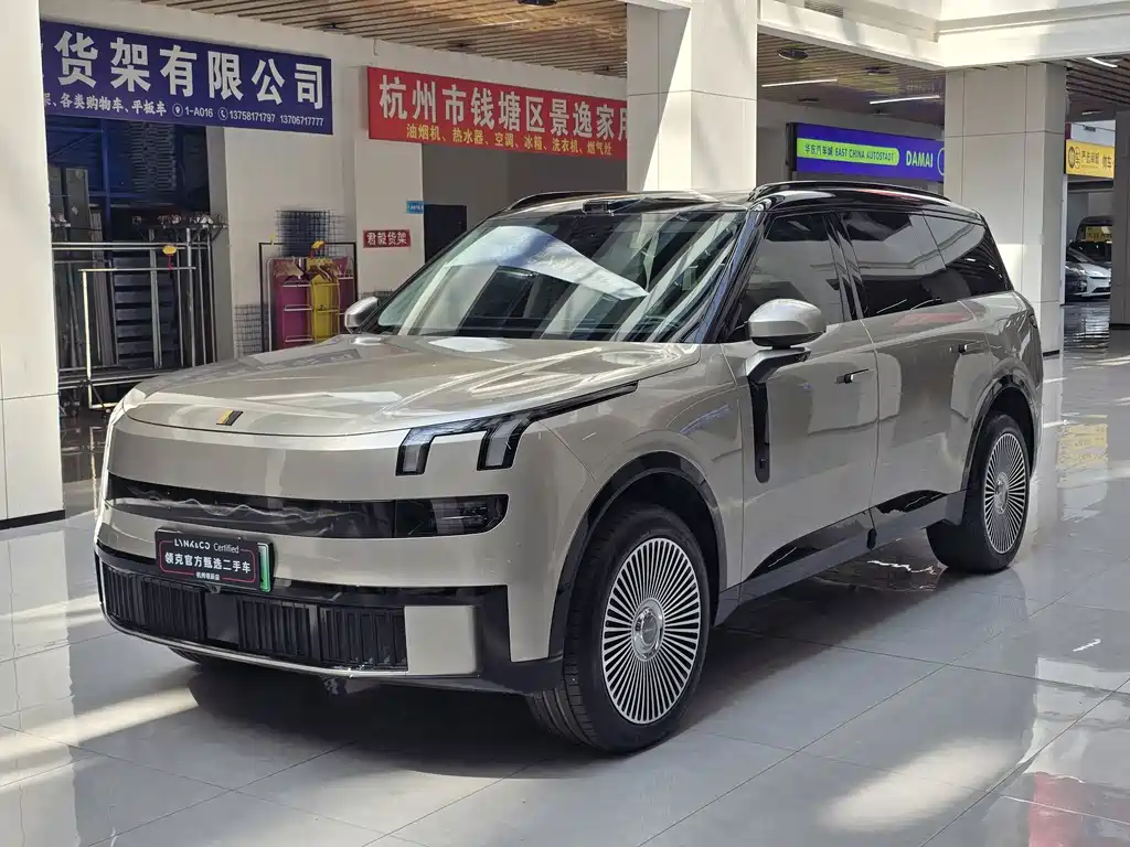 Lynk & Co 900