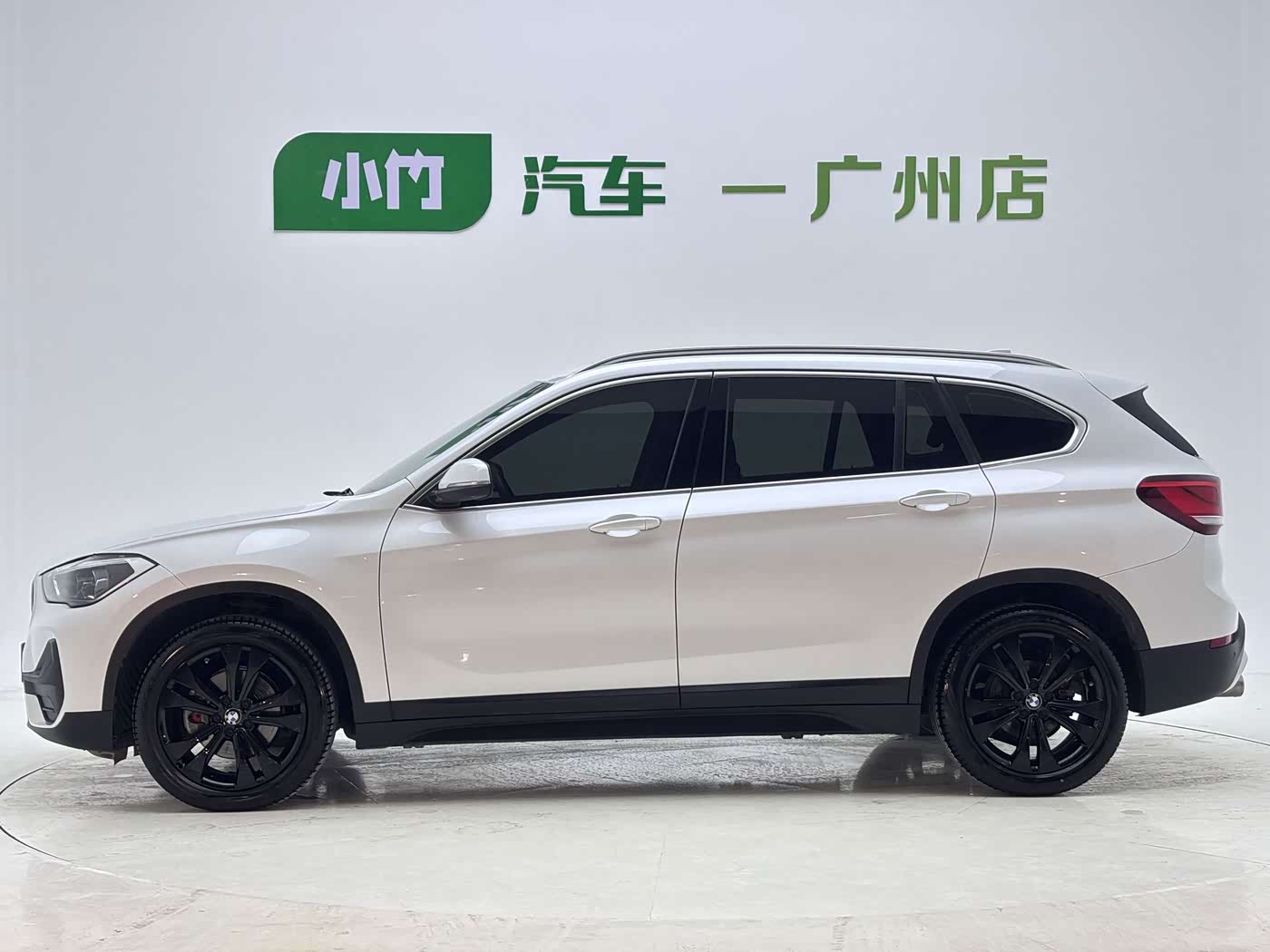 BMW X1 1.5 л 2021 г. Белый, пробег 39000 км