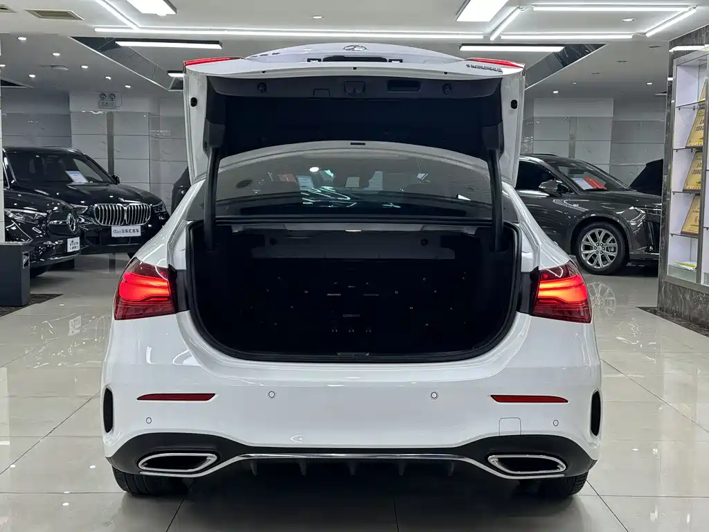 Mercedes-Benz A-Class A 2024 A 200 L Fashion