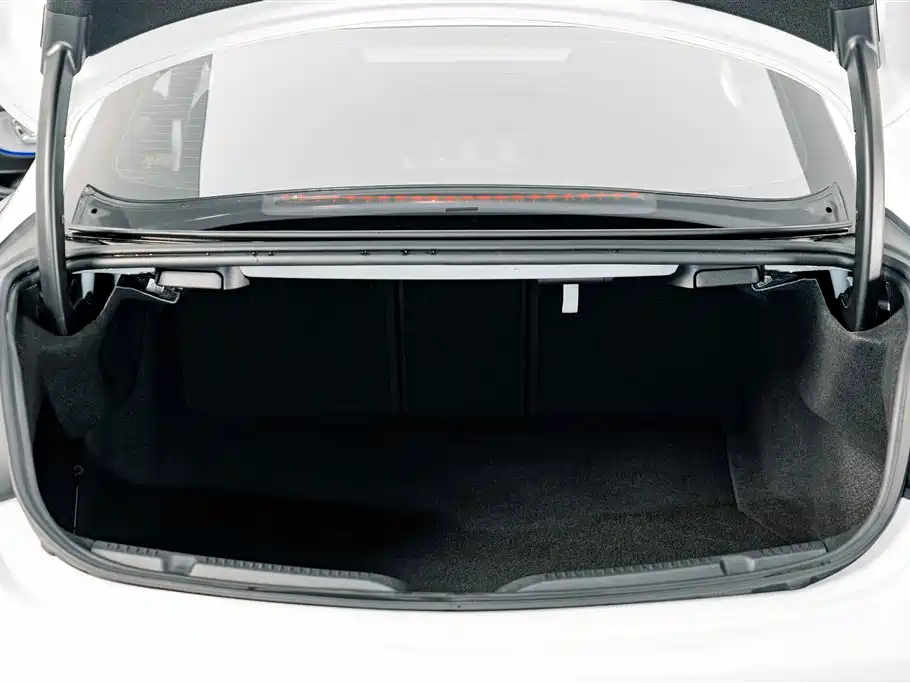 Mercedes-Benz E-Class (Import) — миниатюра 20