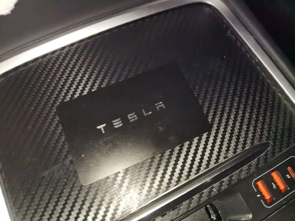Tesla Model Y — миниатюра 12