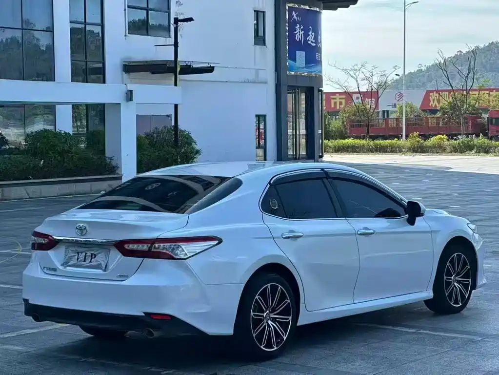 TOYOTA CAMRY