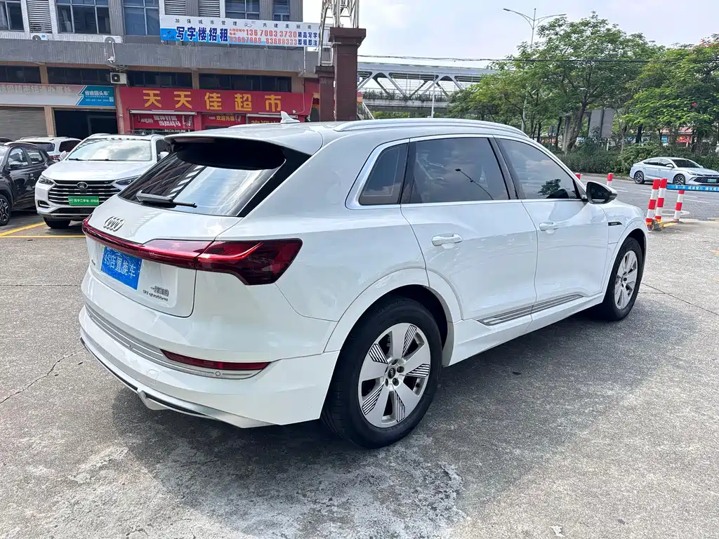 Audi e-tron — миниатюра 6