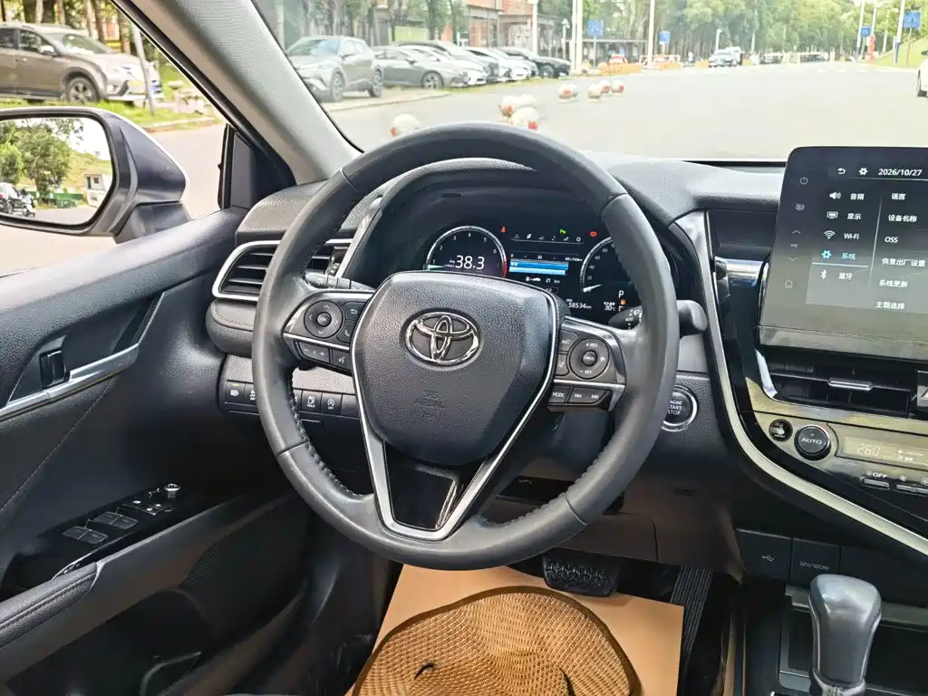 Toyota Camry — миниатюра 11
