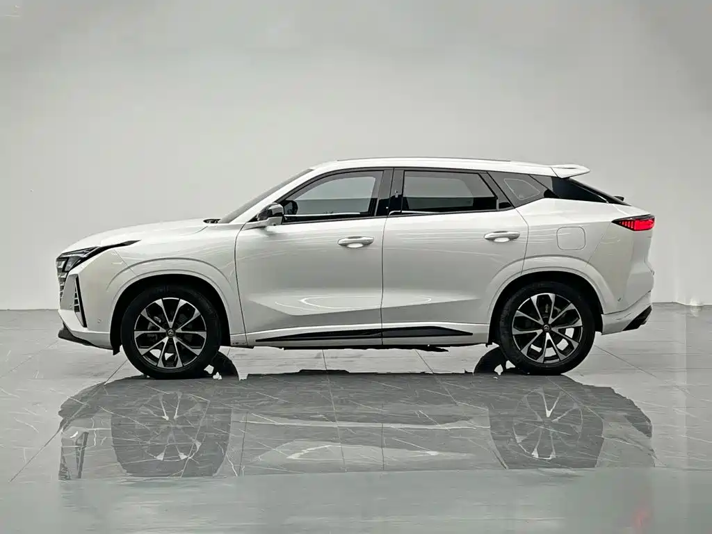 Changan UNI-Z New Energy — миниатюра 3