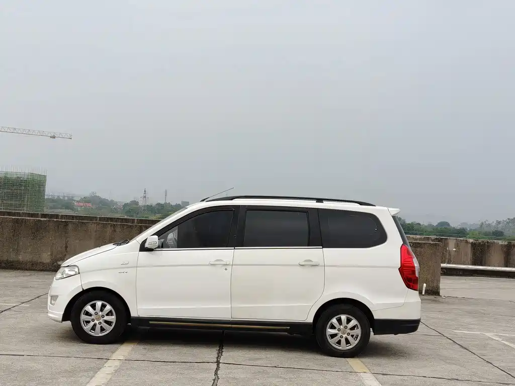 Wuling Hongguang — миниатюра 4