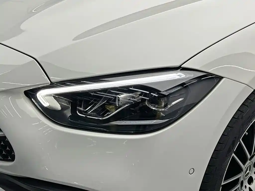 Mercedes-Benz C-Class — миниатюра 13
