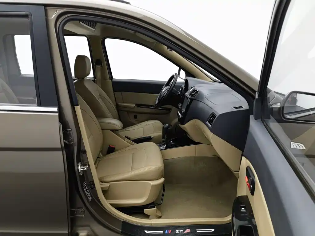 Wuling Hongguang — миниатюра 23