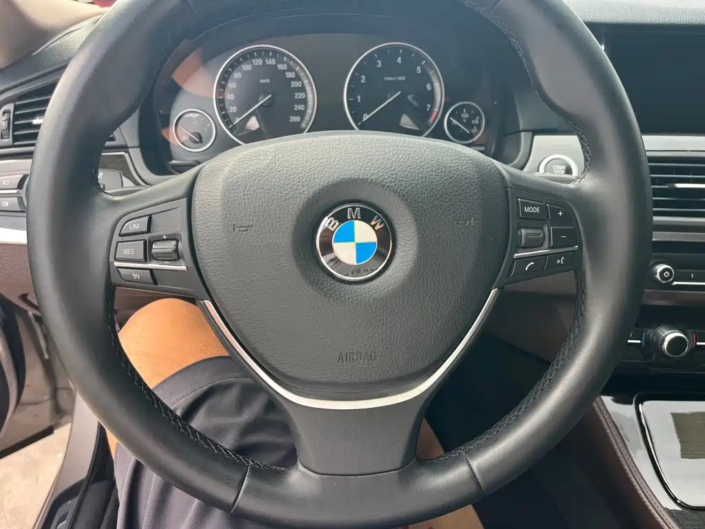 BMW 5 Series — миниатюра 8